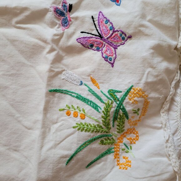 Vintage White Embroidered Pillowcase With Floral & Butterfly Design - Picture 3 of 3